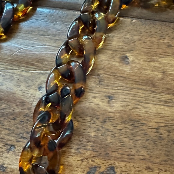Tortoiseshell Chain Strap - Picture 2 of 5